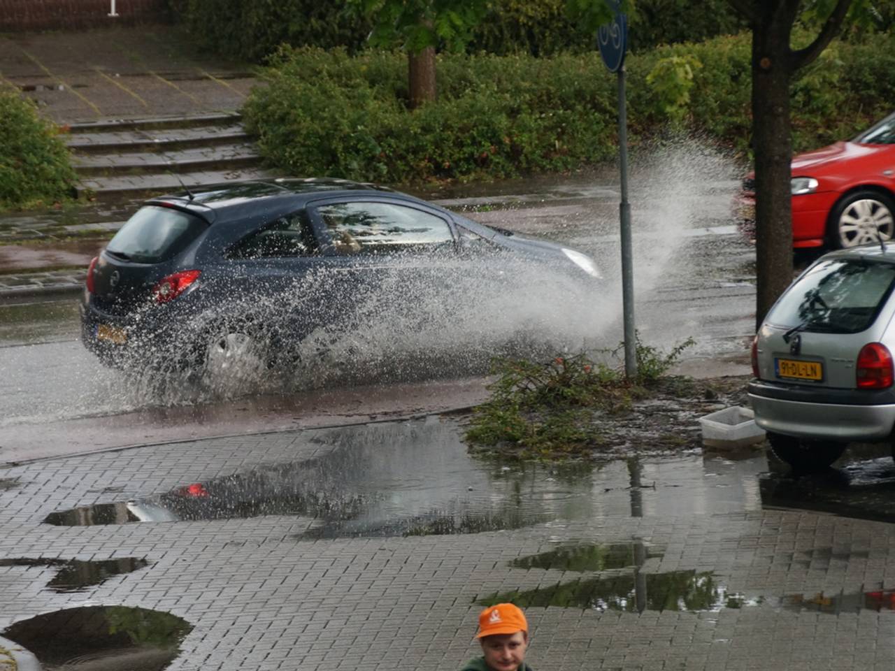 Wateroverlast in Roosendaal. (foto: Hans Vermunt)