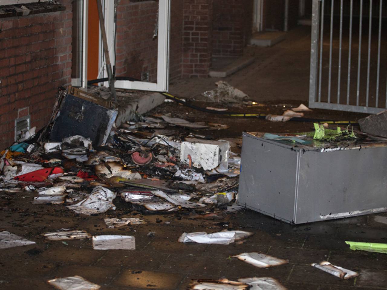 Spullen beschadigd na brand (Foto: Christian Traets/SQ Vision) 