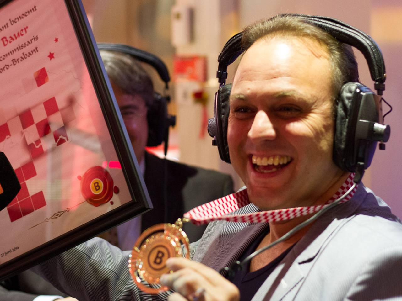 Frans Bauer blij met zijn onderscheiding (foto: Hugo Peeters)