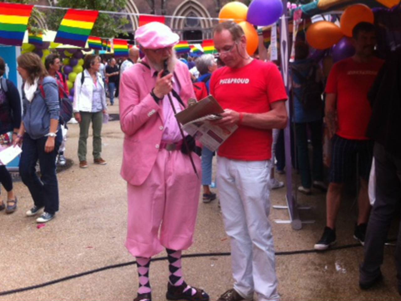 Homo's laten zich zien in Eindhoven op roze zaterdag