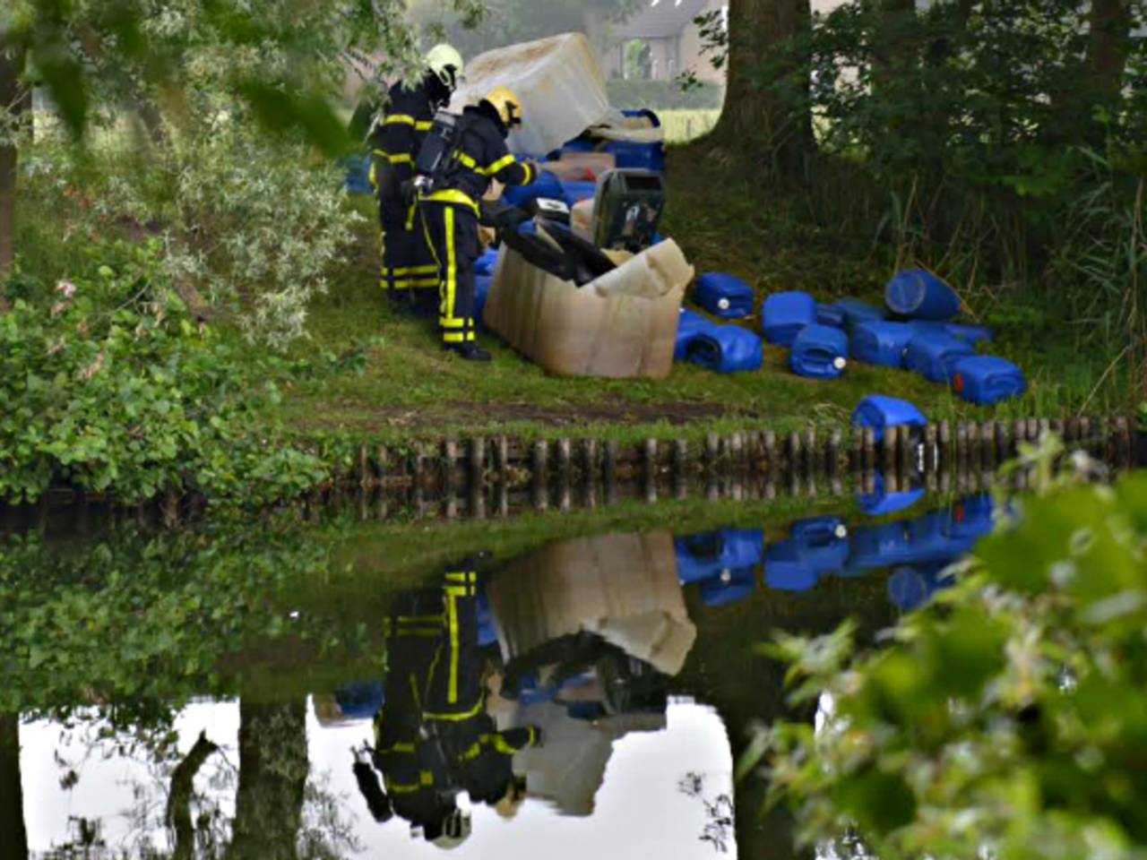 Het gaat om tientallen vaten (Foto: Perry Roovers, SQ Vision)