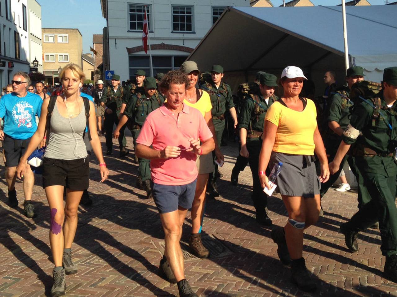 Sfeer in Cuijk bij Vierdaagse anders dan andere jaren door vliegramp in Oekraïne