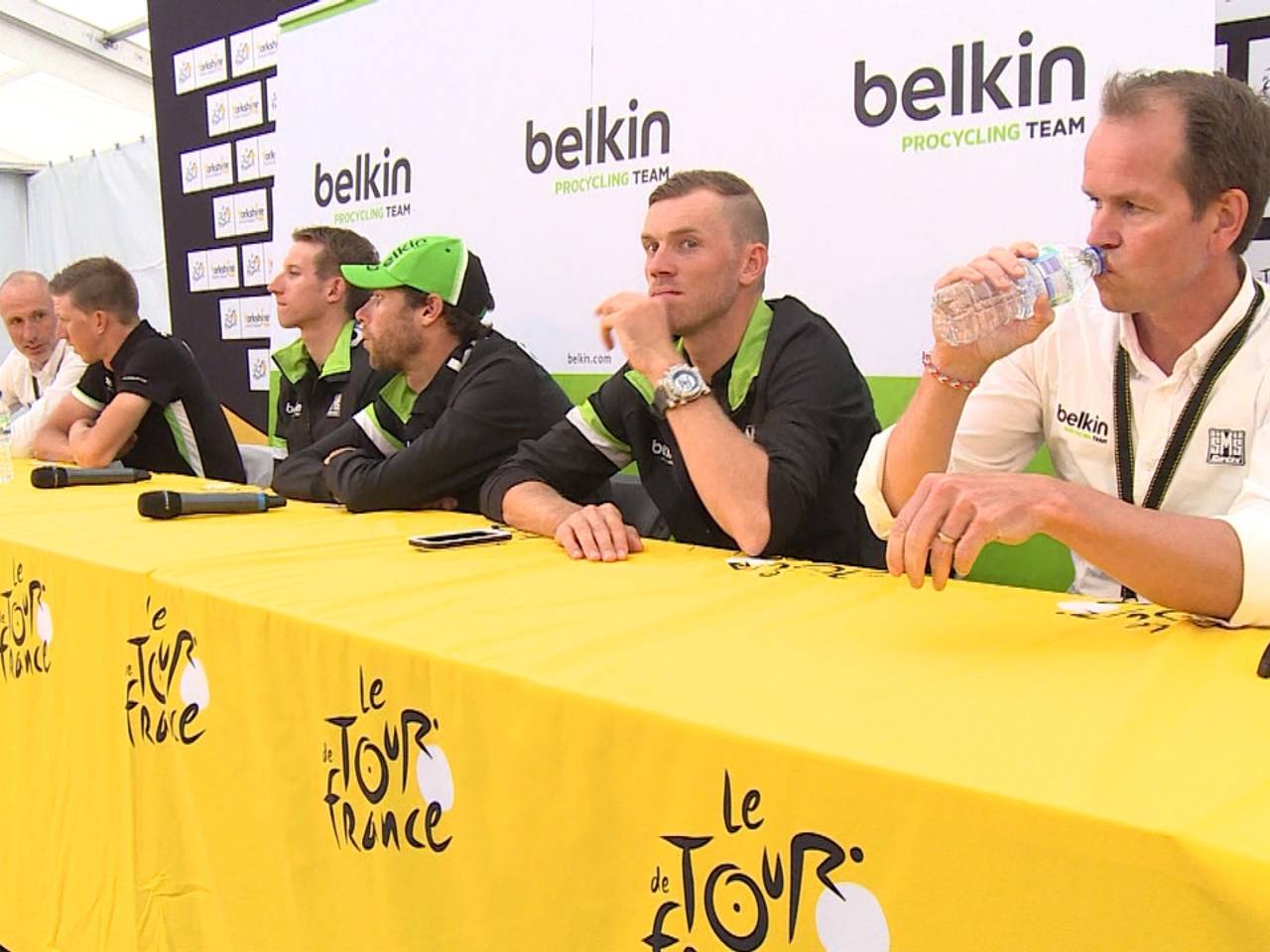 Belkin rijdt met rouwbanden