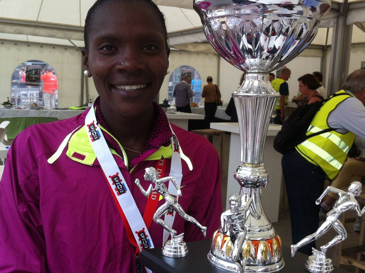 Betsy Saina wint tien kilometer Tilburg Ten Miles met toptijd (foto: Maarten Nuyts)