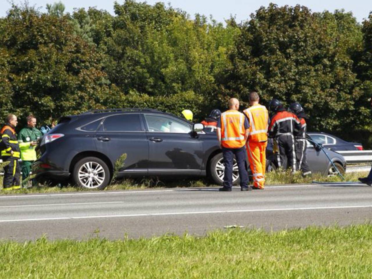 Vijf auto's botsten op de A58. (foto: Marcel van Dorst/SQ Vision Mediaprodukties)