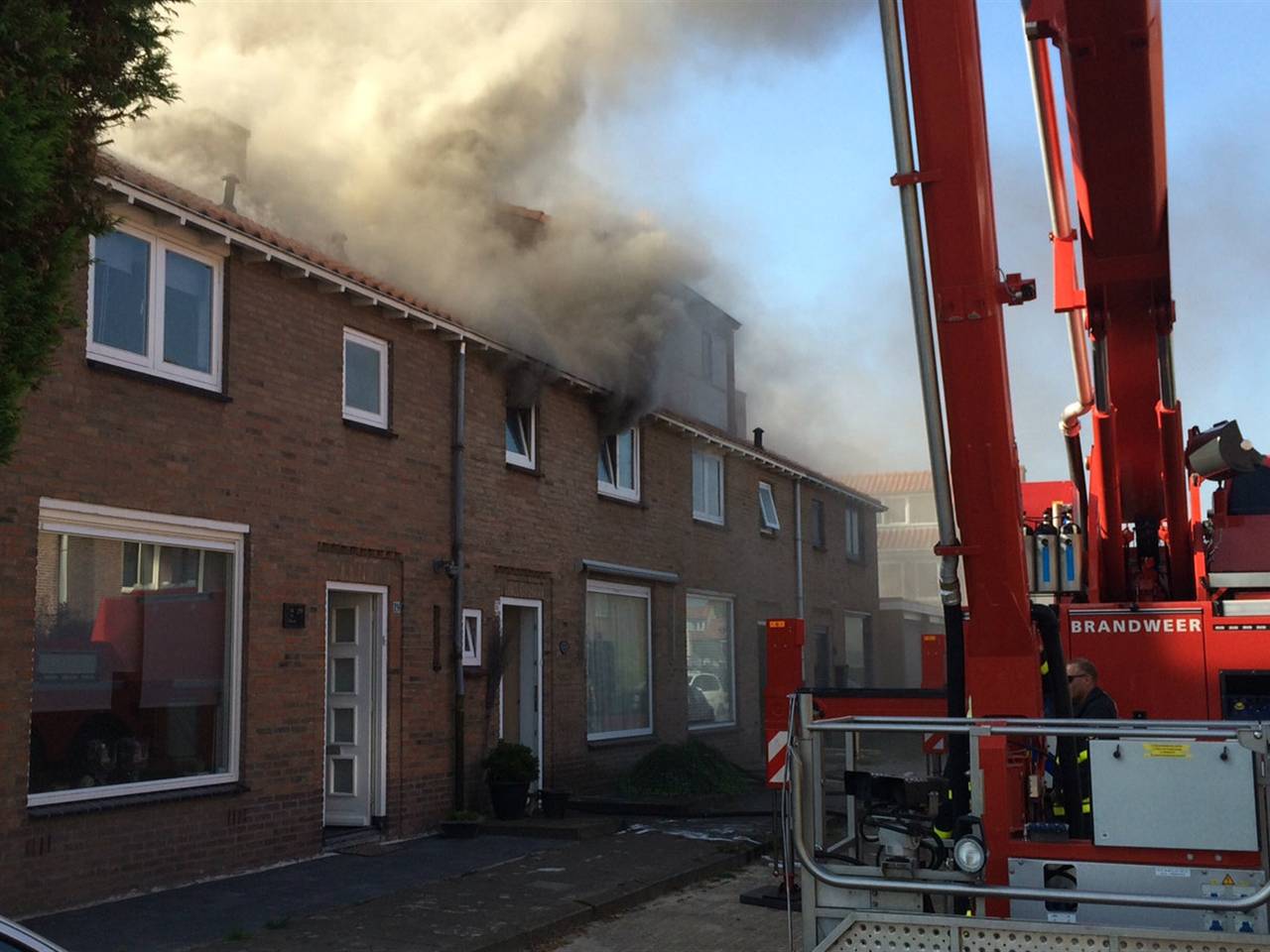 Flinke woningbrand aan Evestraat in Veldhoven (Foto: Hans van Hamersveld / SQ Vision)
