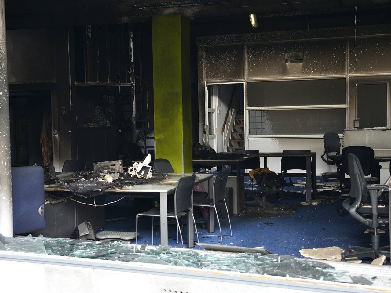 Het kantoor van Randstad werd verwoest. (foto: JV Media)