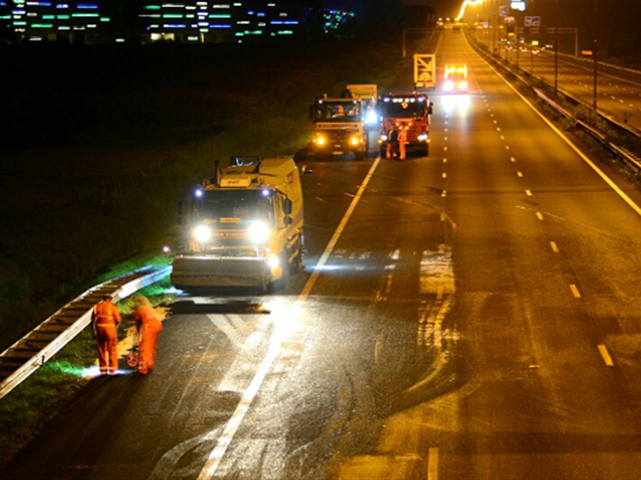 7.15: VID raadt mensen aan niet meer via de A58 proberen te rijden nadat een vrachtwagen kantelde