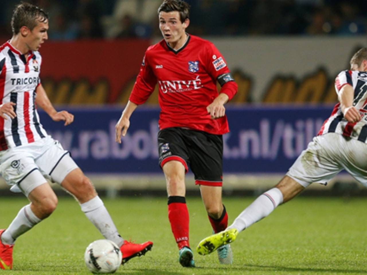 Willem II verdedigt met man en macht (foto: VI Images)