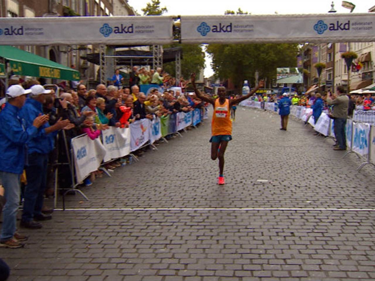 Dubbelfeest voor Bredase Singelloop: verbeterd parcoursrecord en weer meer deelnemers 