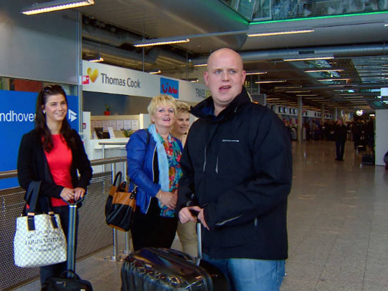 Michael van Gerwen komt aan op Eindhoven Airport