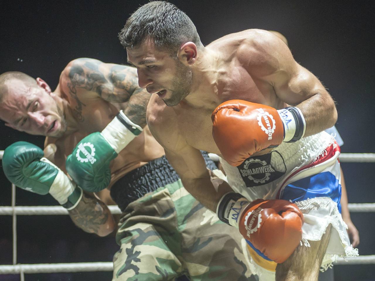 Rafik Harutjunjan uit Vught wint wereldtitel boksen na winst op Oekraïener Primak