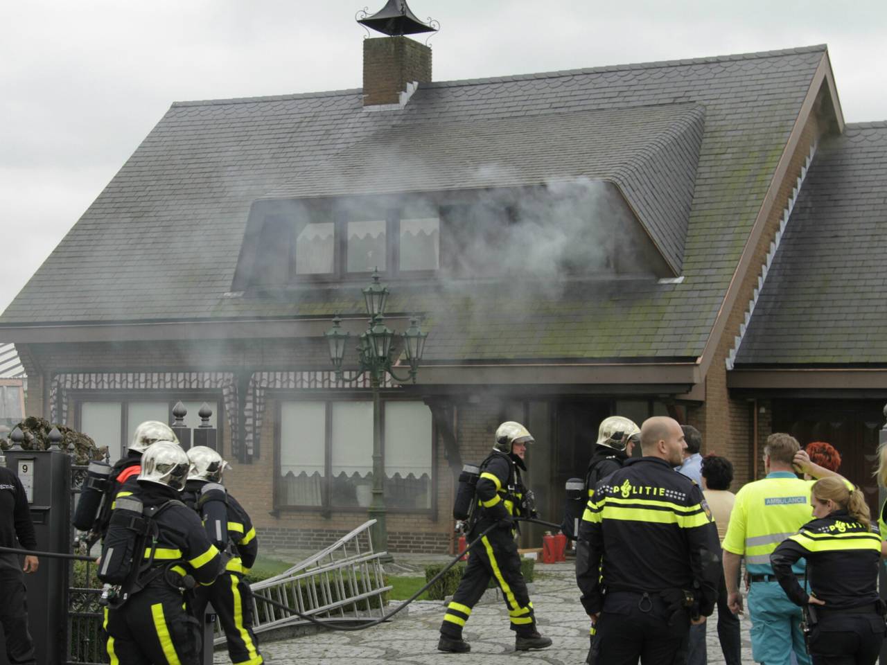 Woningbrand Sint Willebrord. (foto: Alexander Vingerhoeds/Obscura Foto)