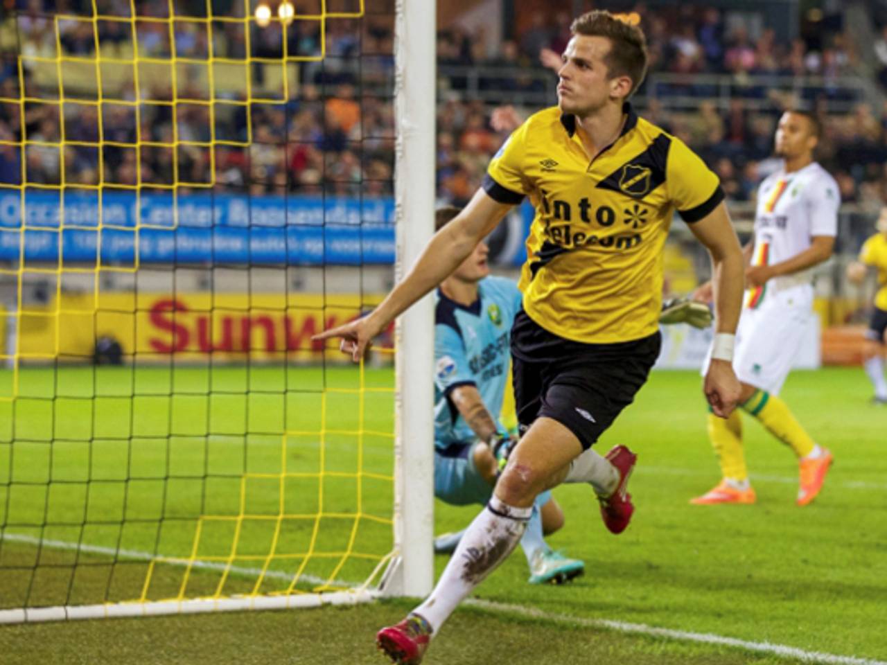 Seuntjens viert de 1-0 (foto: VI Images)