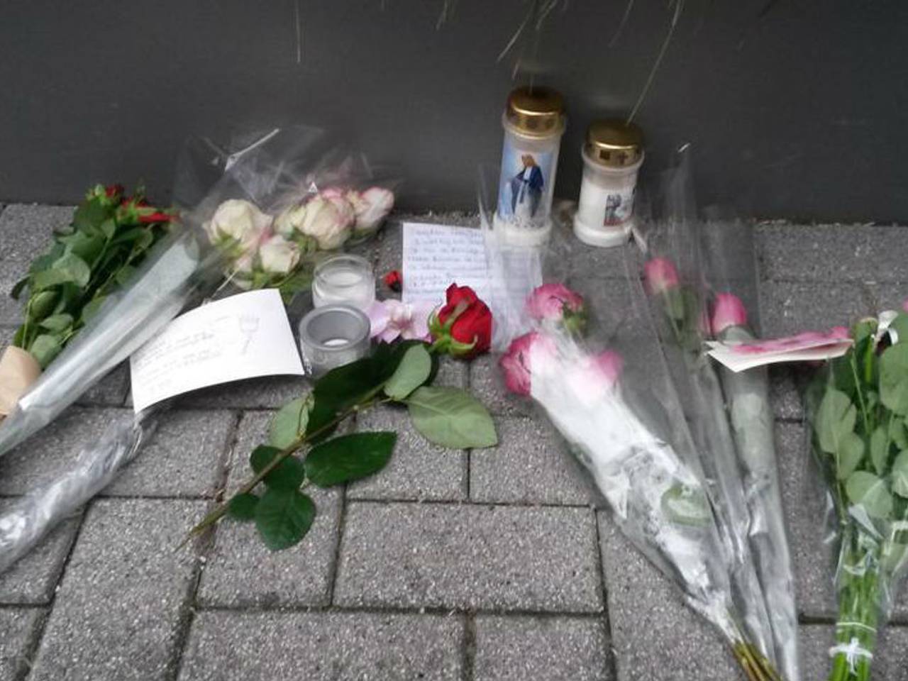 Bloemen en kaarsjes voor Juliette (archieffoto)