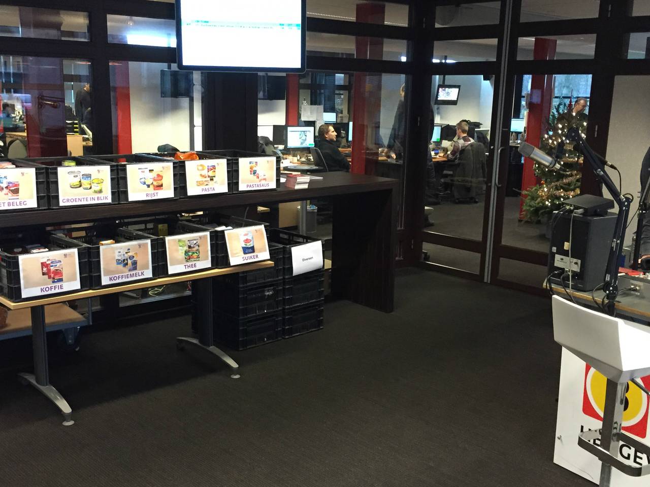 Kom langs bij Omroep Brabant en doneer producten!