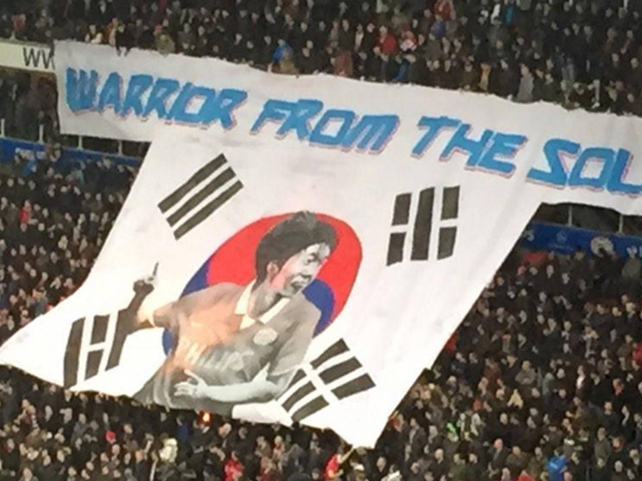 Spandoek voor afscheid Park Ji-sung (foto: Paul Post)