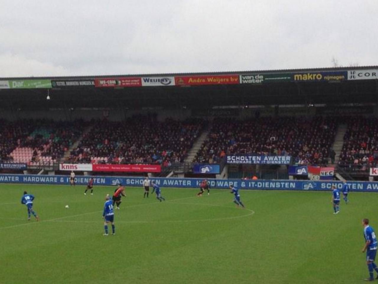 Helmond Sport op bezoek in Nijmegen (foto: @HelmondSport / Twitter)