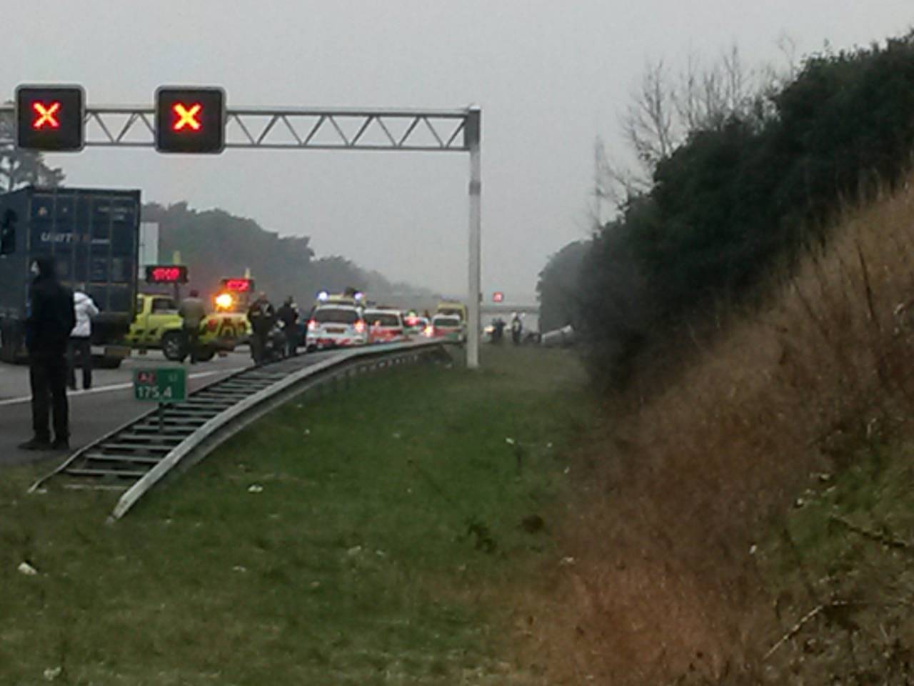 Ongeluk op de A2 (foto: Peter Krom)