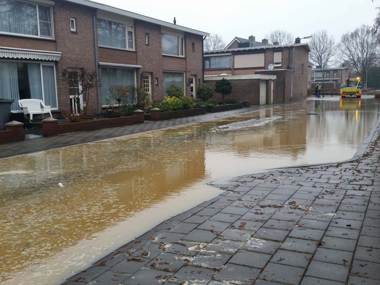 Gesprongen waterleiding Oss, zeventig huizen zonder water