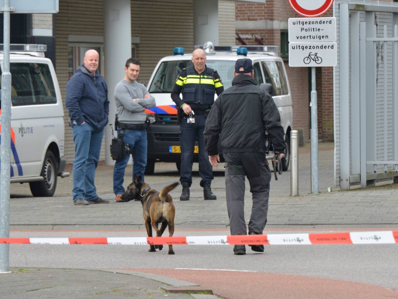 Politie over pakketje dat is gevonden op politiebureau in Breda: 'Schoonmaker vond het pakketje op wc' 