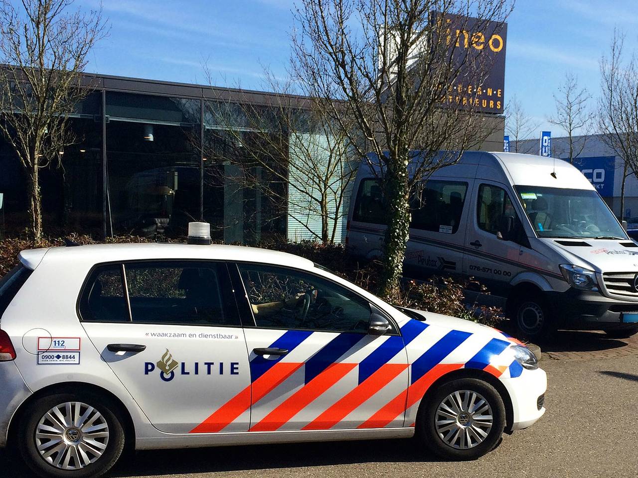 Het busje staat in Waalre. (foto: Hans van Hamersveld/SQ Vision)