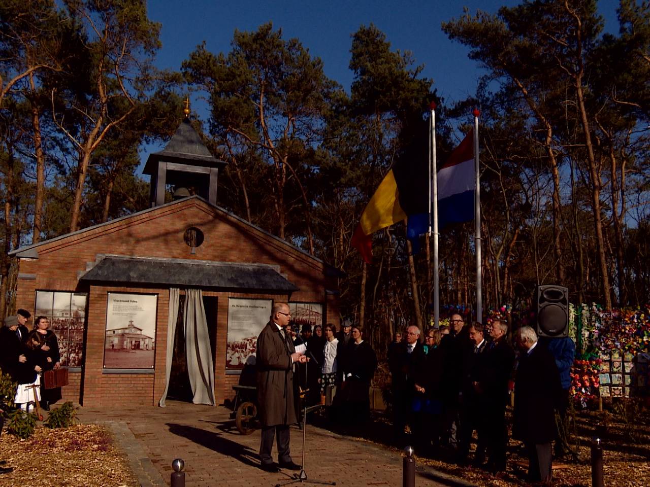 Uden onthult monument opvangkamp Vluchtoord