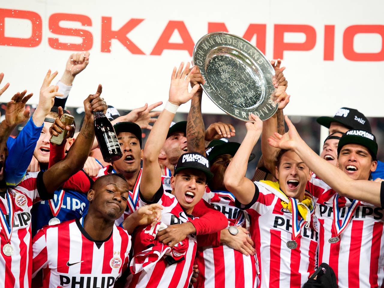 Vreugde onder de kampioenen (Foto: ANP)
