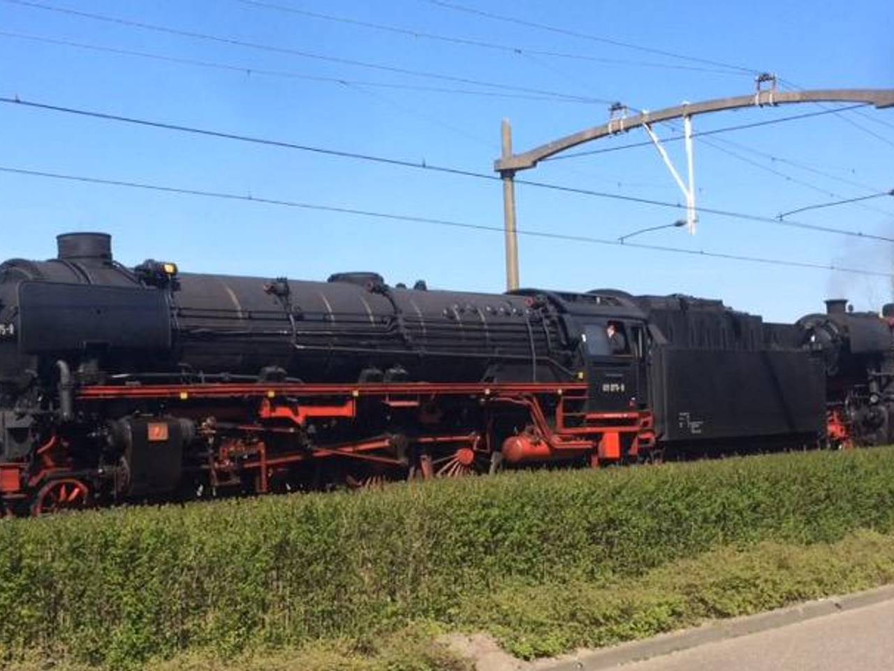 De stoomtrein op het spoor bij Eindhoven (Foto: Twitter/Mike Verdonk) 