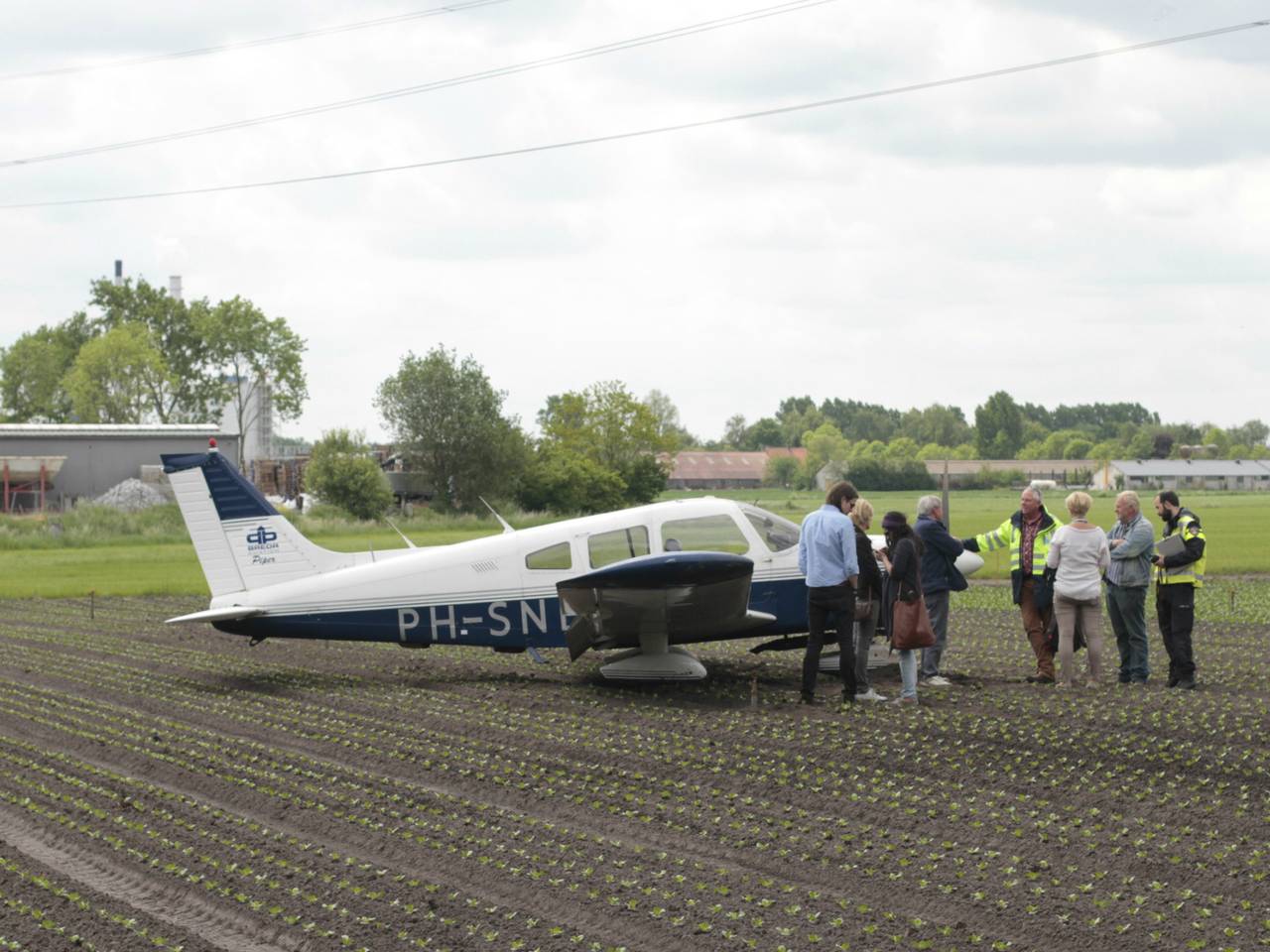 Vliegtuigje maakt noodlanding (foto: Alexander Vingerhoeds/Obscura Foto)