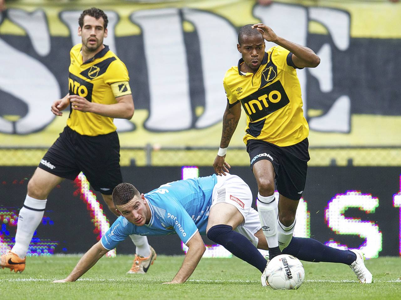 NAC'er Ruben Ligeon aan de bal (foto: VI Images)