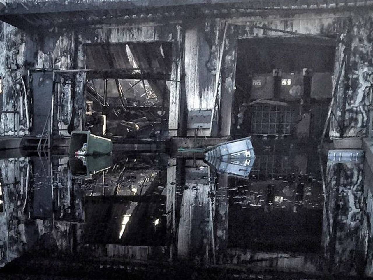 De brand veroorzaakte veel schade. (foto: Alice van der Plas)