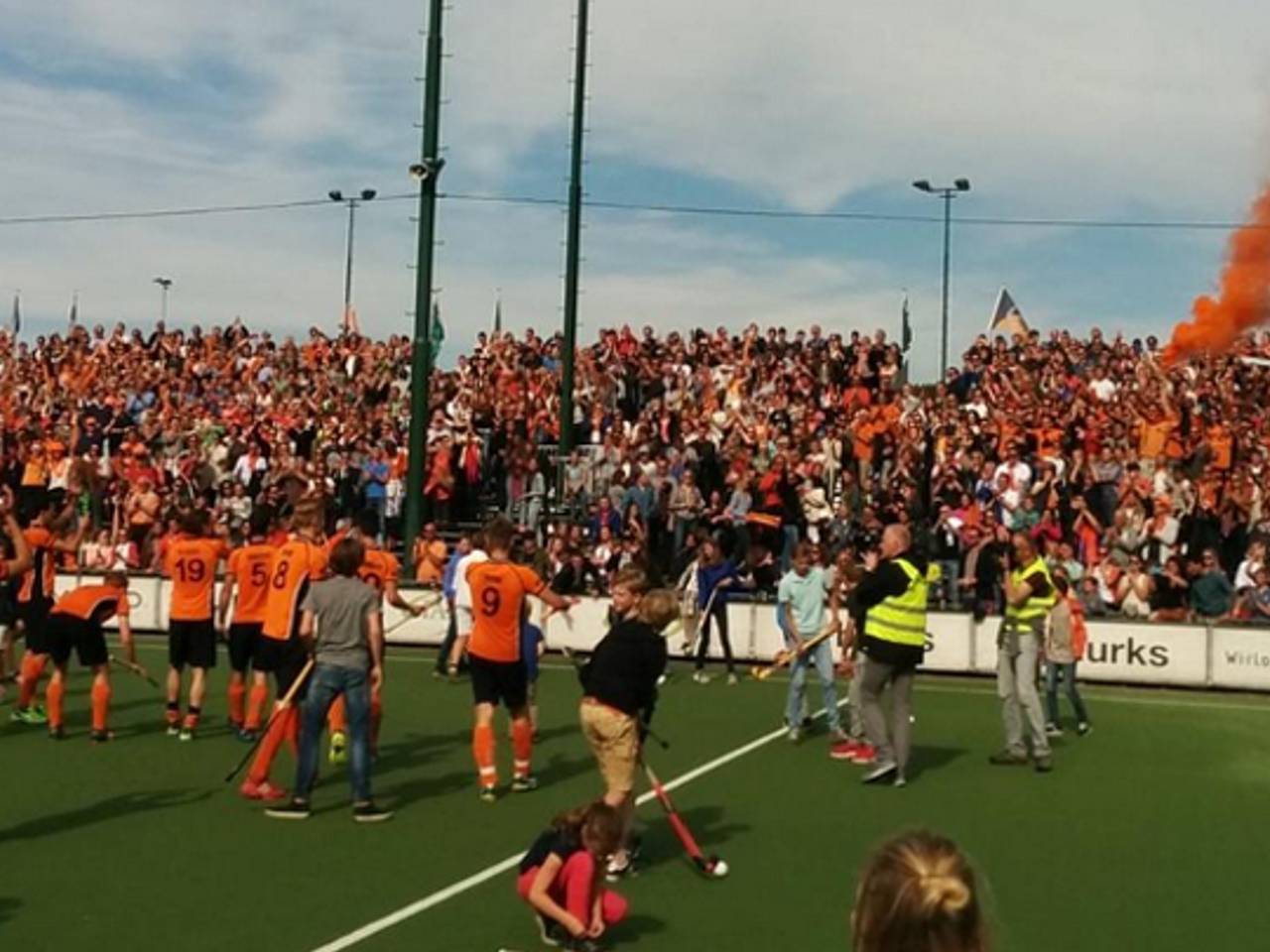 Oranje Zwart wint van Kampong en is op weg naar het landskampioenschap