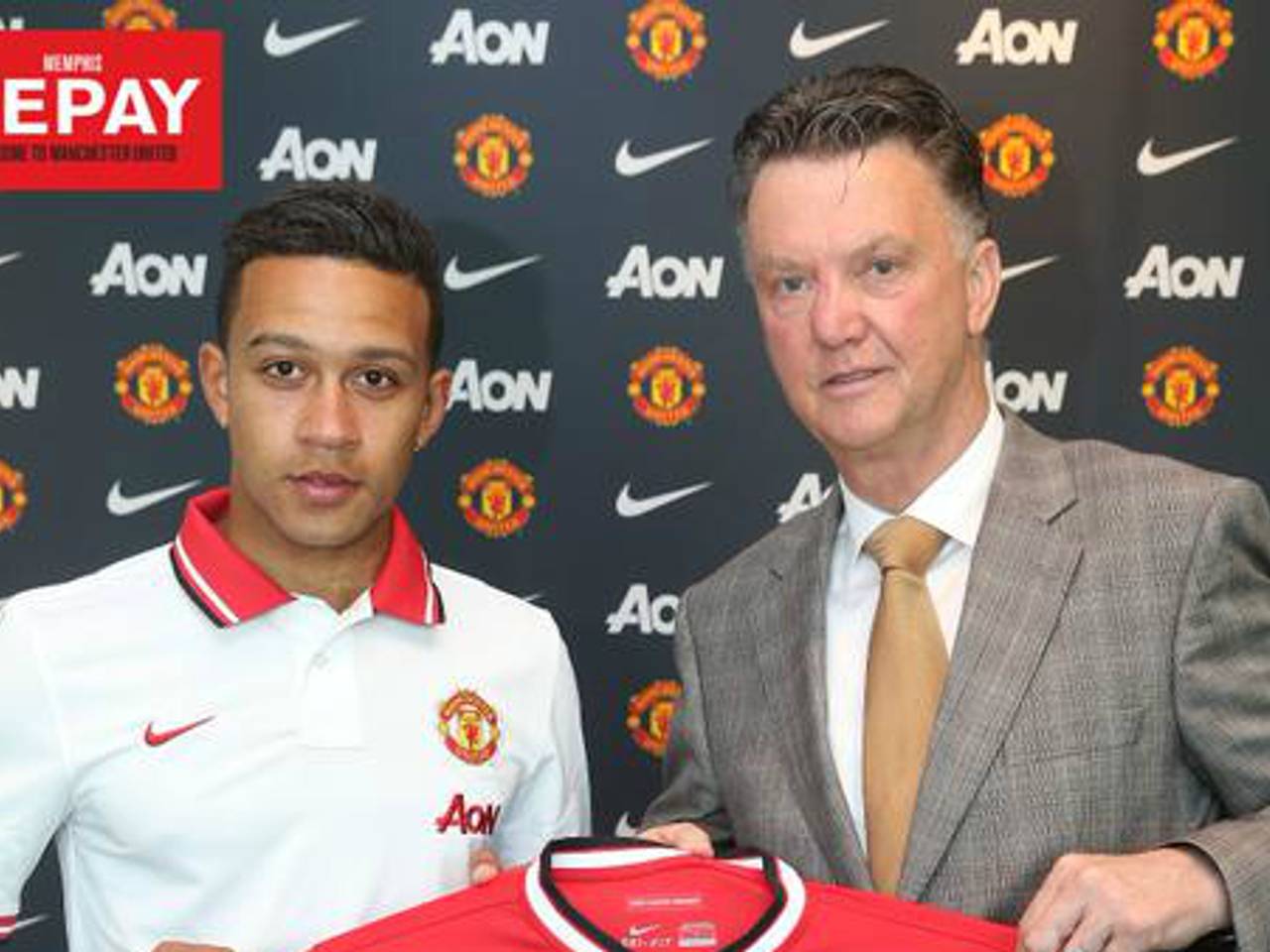 Depay met Manchester United-coach Louis van Gaal (foto: @ManUtd)