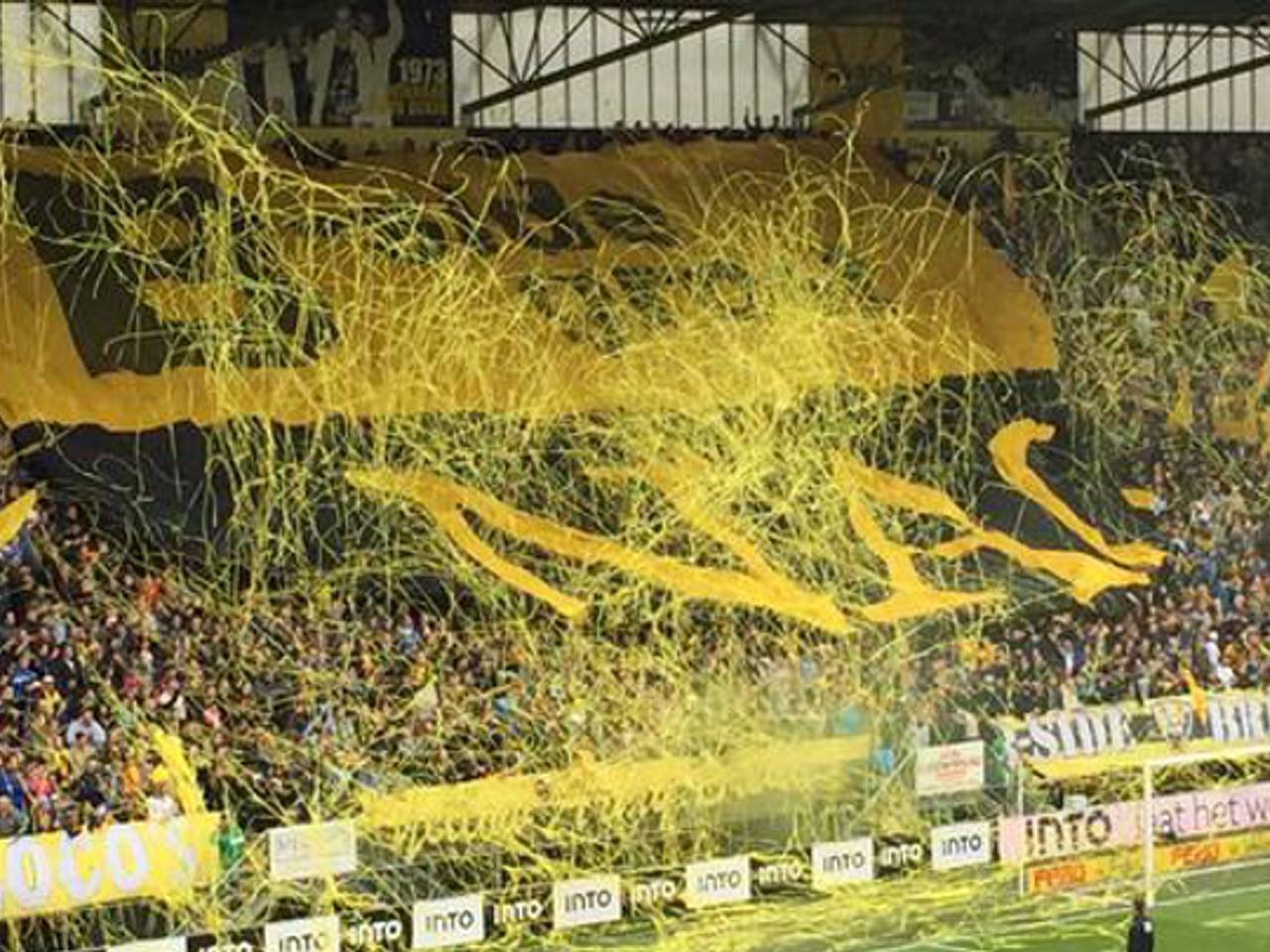 Het stadion voorafgaand aan een wedstrijd. (Foto Ronald Sträter)