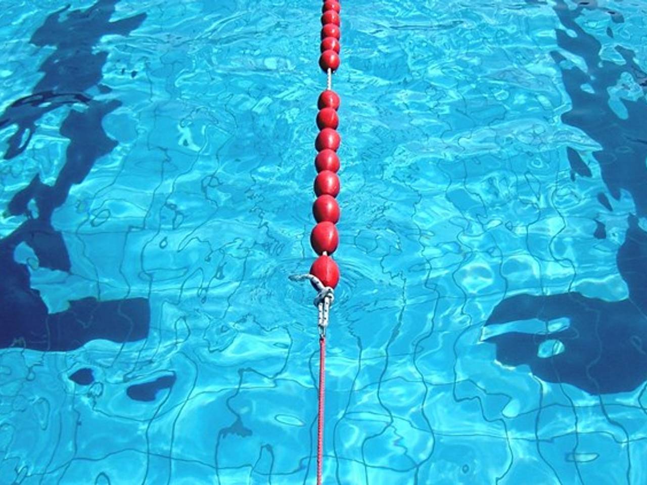 De lekkage in zwembad Stappegoor in Tilburg zou donderdag verholpen zijn