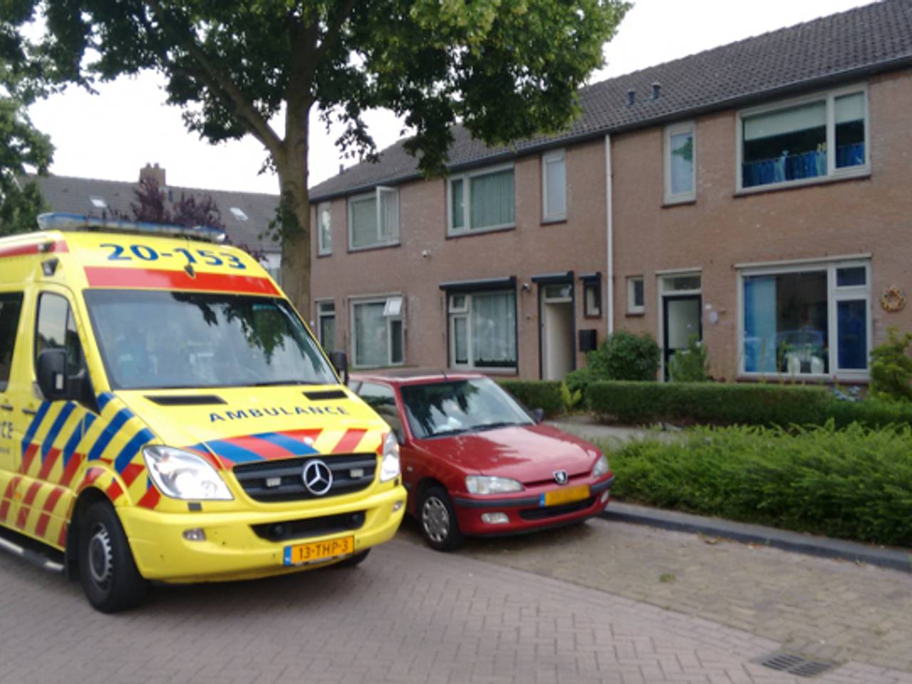 Ambulance ter plekke (foto: Marvin Doreleijers / FPMB)