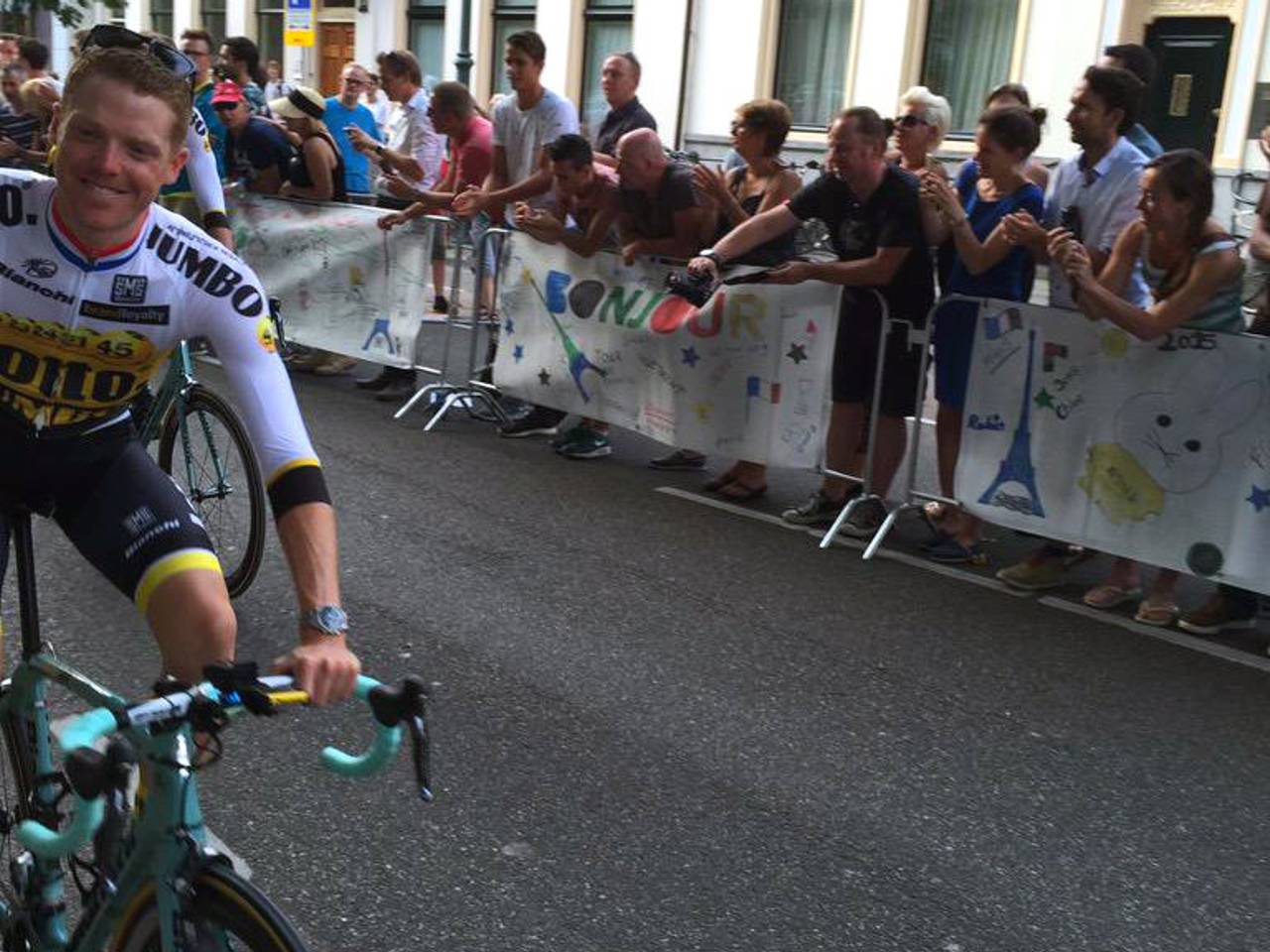 Steven Kruijswijk groet het publiek (foto: Emile Vaessen).