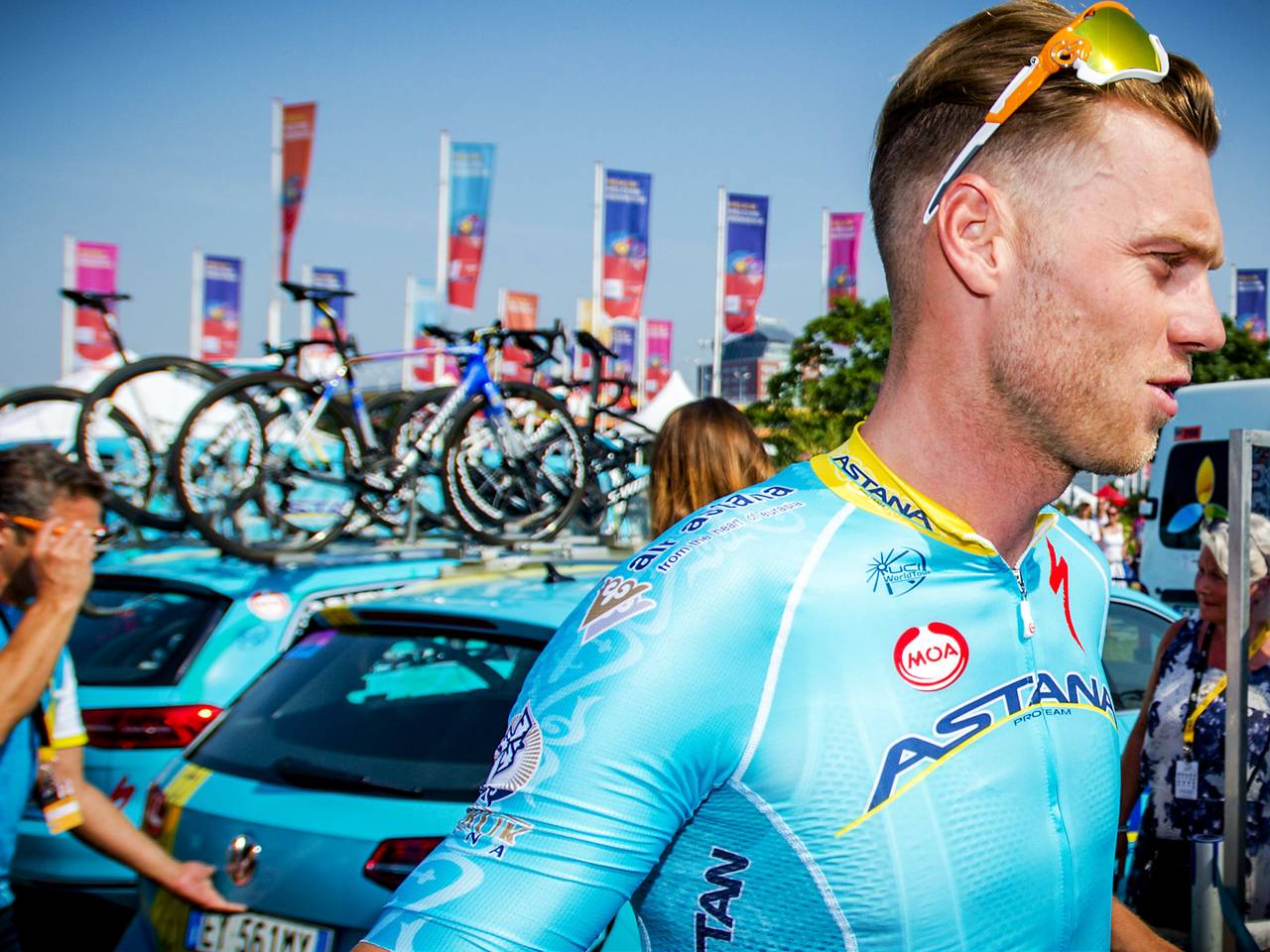 Lekke band zit Lars Boom dwars in kasseienrit Tour de France: 'Toen was het klaar'