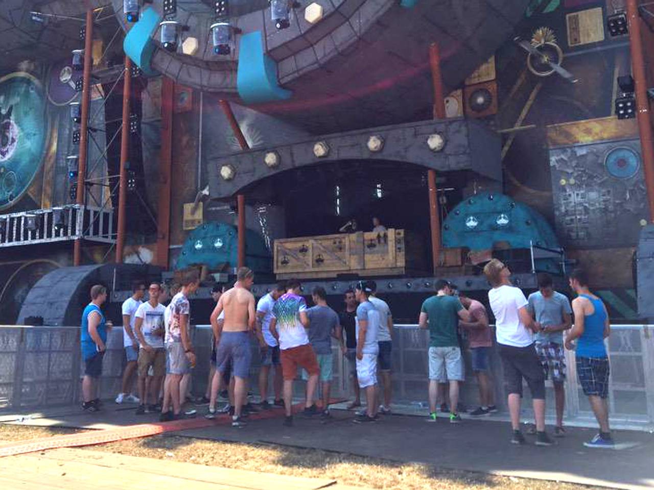 Wachten in de schaduw (foto: Alice van der Plas)