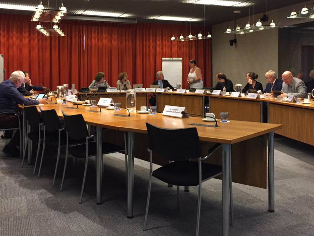 De commissie vergadert dinsdag (Foto: Emile Vaessen)