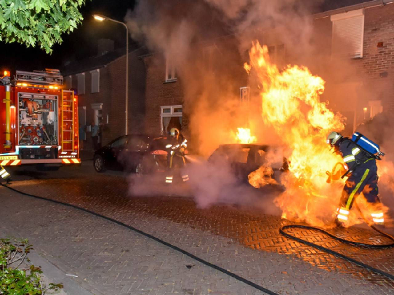 Auto uitgebrand (foto: Maickel Keijzers / Hendriks Multimedia)    
