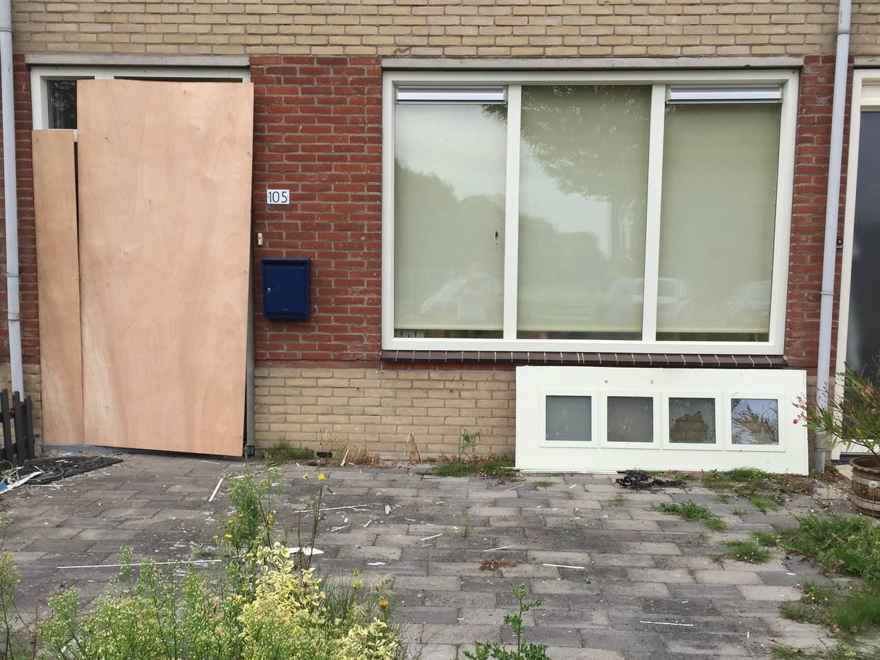 Politieactie bij huis Galgenweg in Zevenbergen