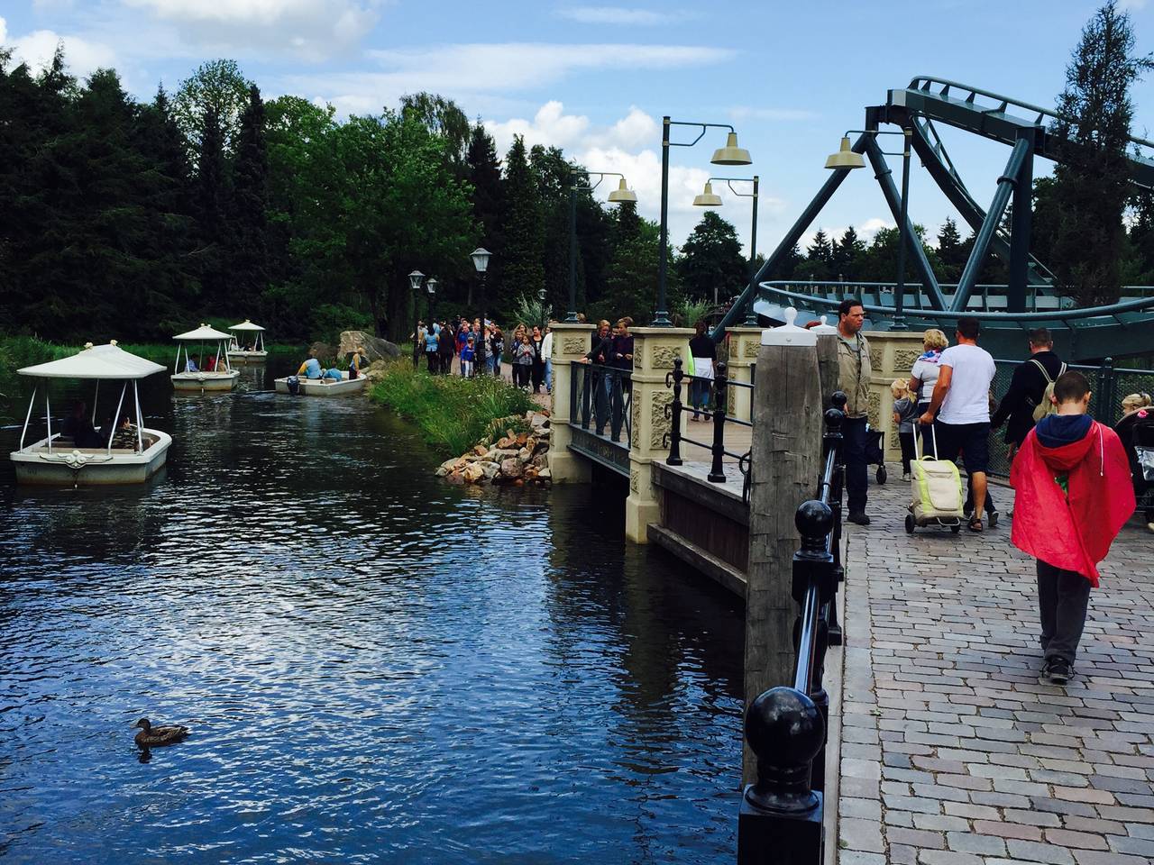 Drie bezoekers gewond in de Efteling: boom valt op bootje attractie Gondoletta