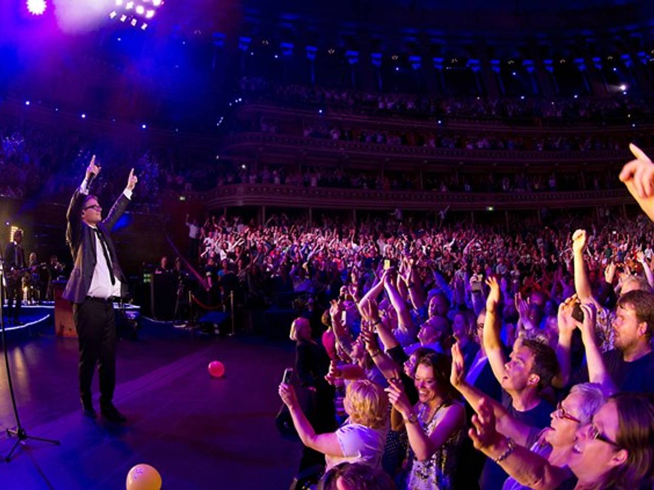 Een Brabants feestje met Guus Meeuwis in de Royal Albert Hall in Londen. (foto: ANP)