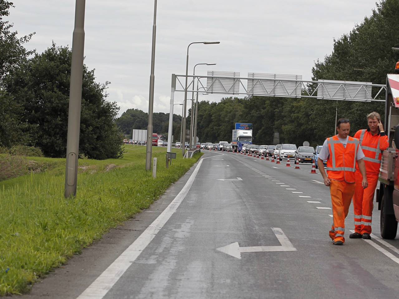 De verbindingsweg is afgesloten. (foto: Marcel van Dorst/SQ Vision).