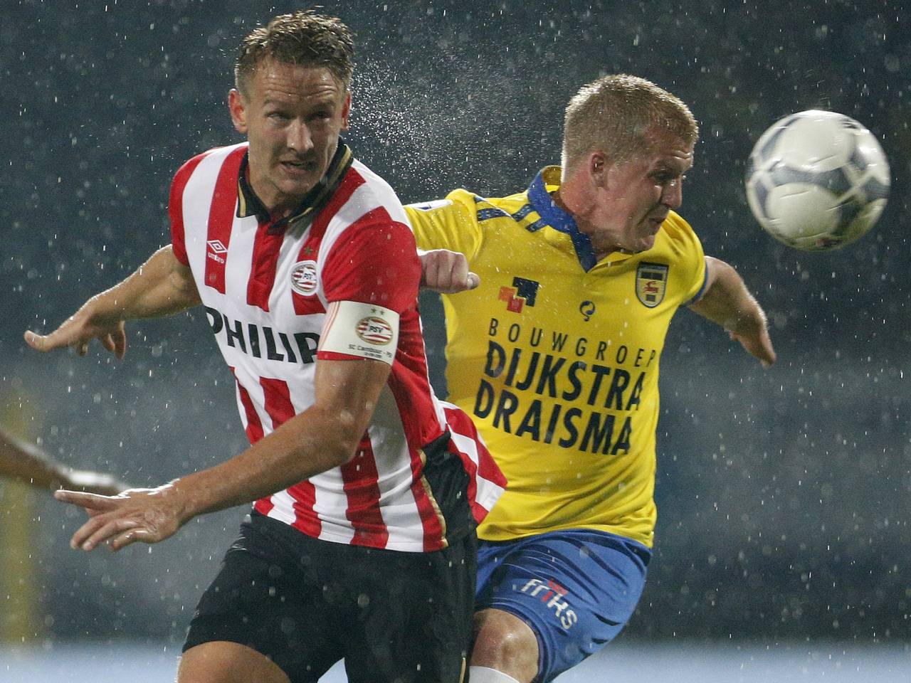 PSV won dit seizoen met 0-6 in Leeuwarden tegen SC Cambuur (foto: VI Images)