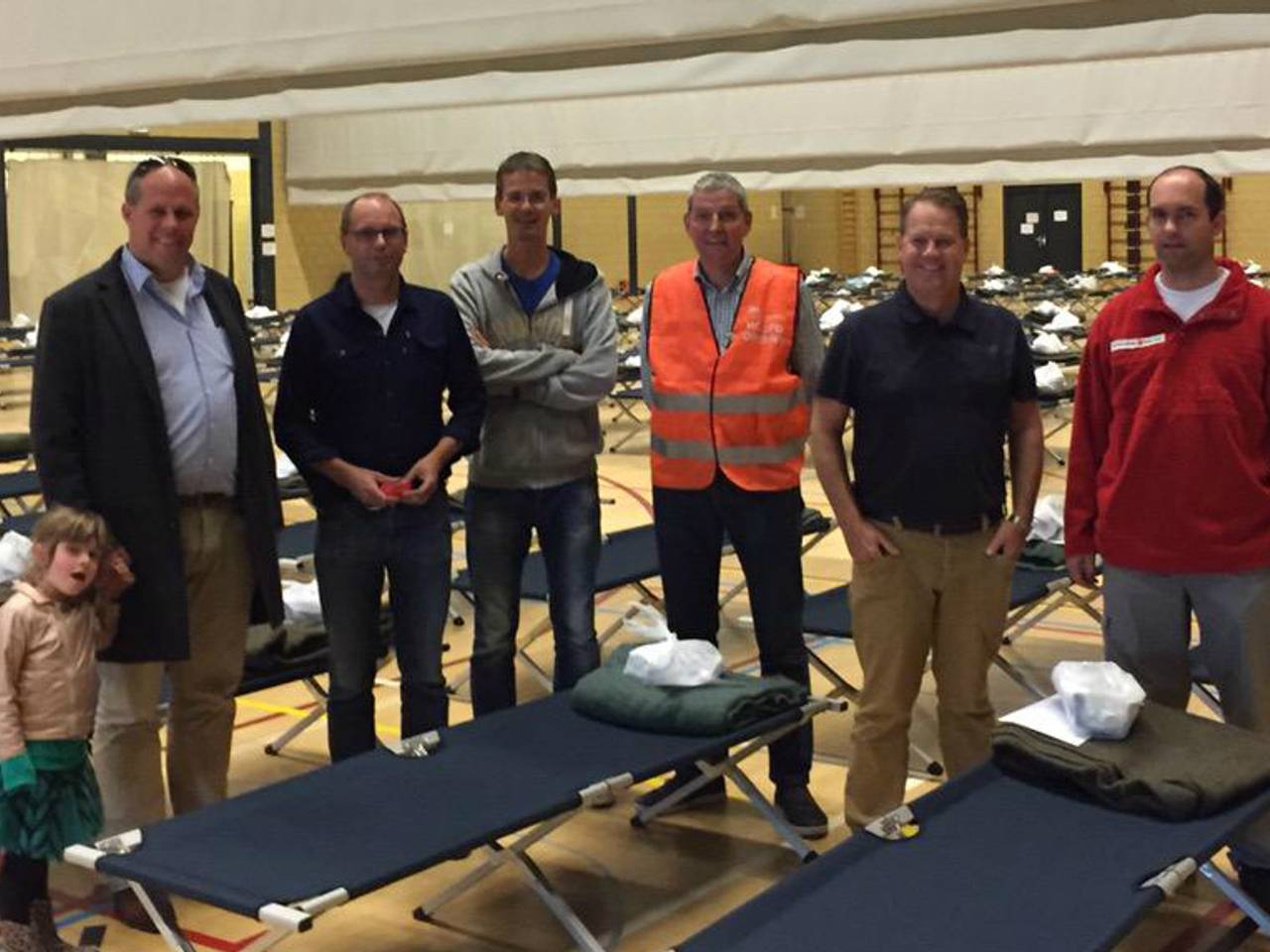 De 200 vluchtelingen zitten er tijdelijk (foto: burgemeester Frank Petter/Twitter)