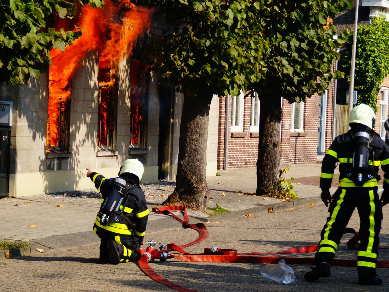 Grote brand verwoest woning Grotestraat Waalwijk