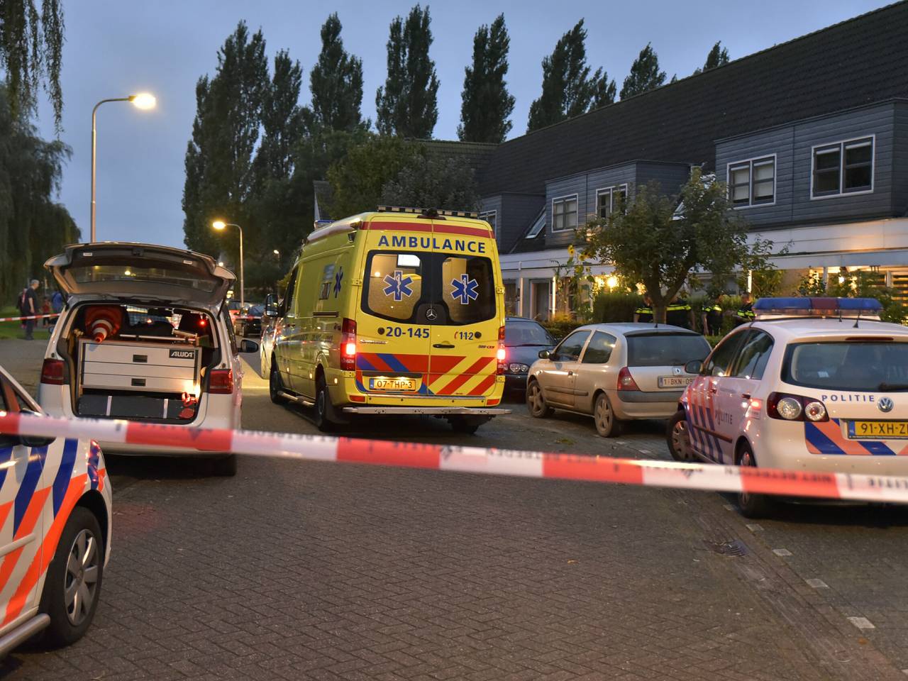 Steekpartij bij Maarheezepark in Tilburg. (foto: Jules Vorselaars/JV Media).